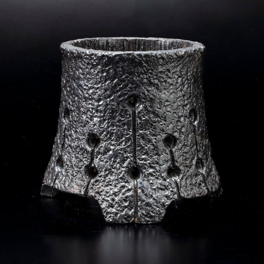 Pot for tuberous plants