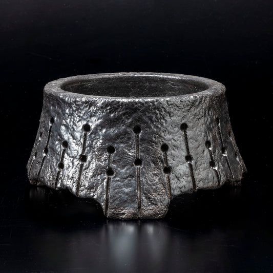Pot for tuberous plants