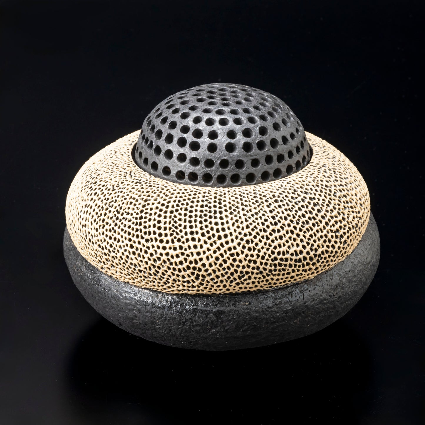 "Tenkokumon" incense burner [two-tiered type]