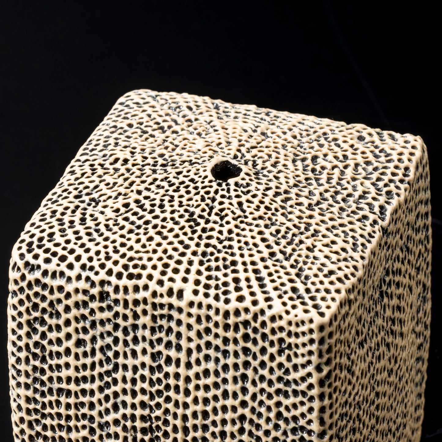 "Tenkokumon" vessel [square/flower vase]