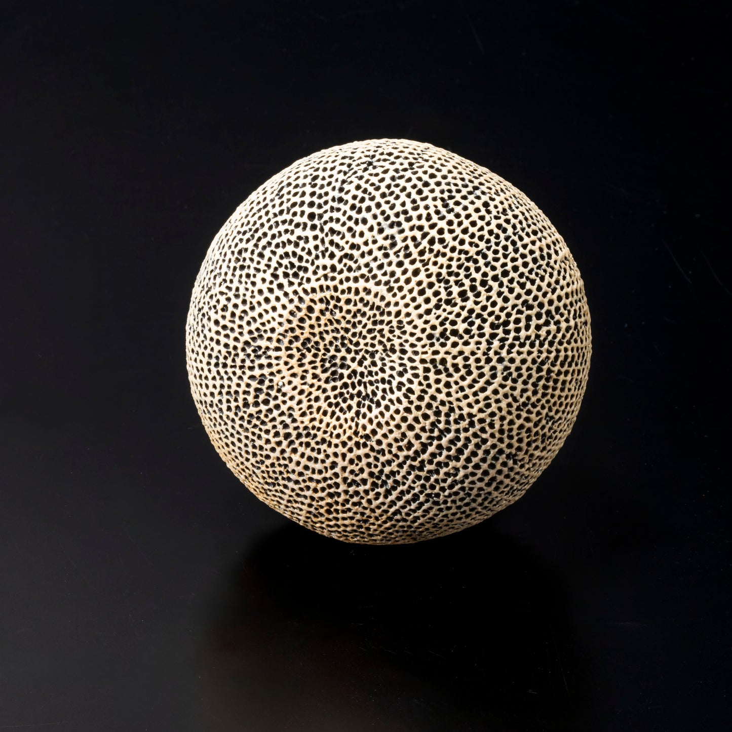 "Tenkokumon" vessel [sphere/flower vase]