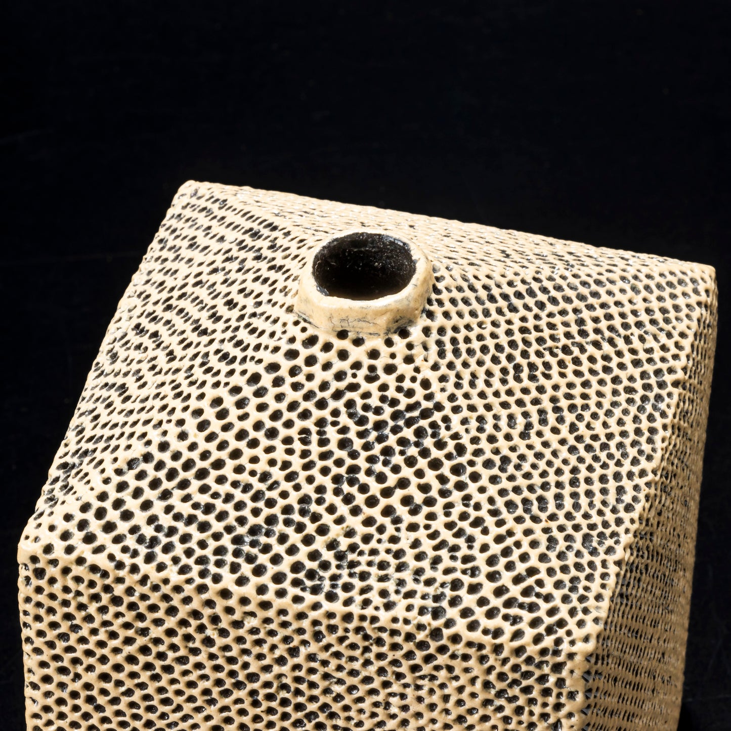 "Tenkokumon" vessel [square/flower vase]