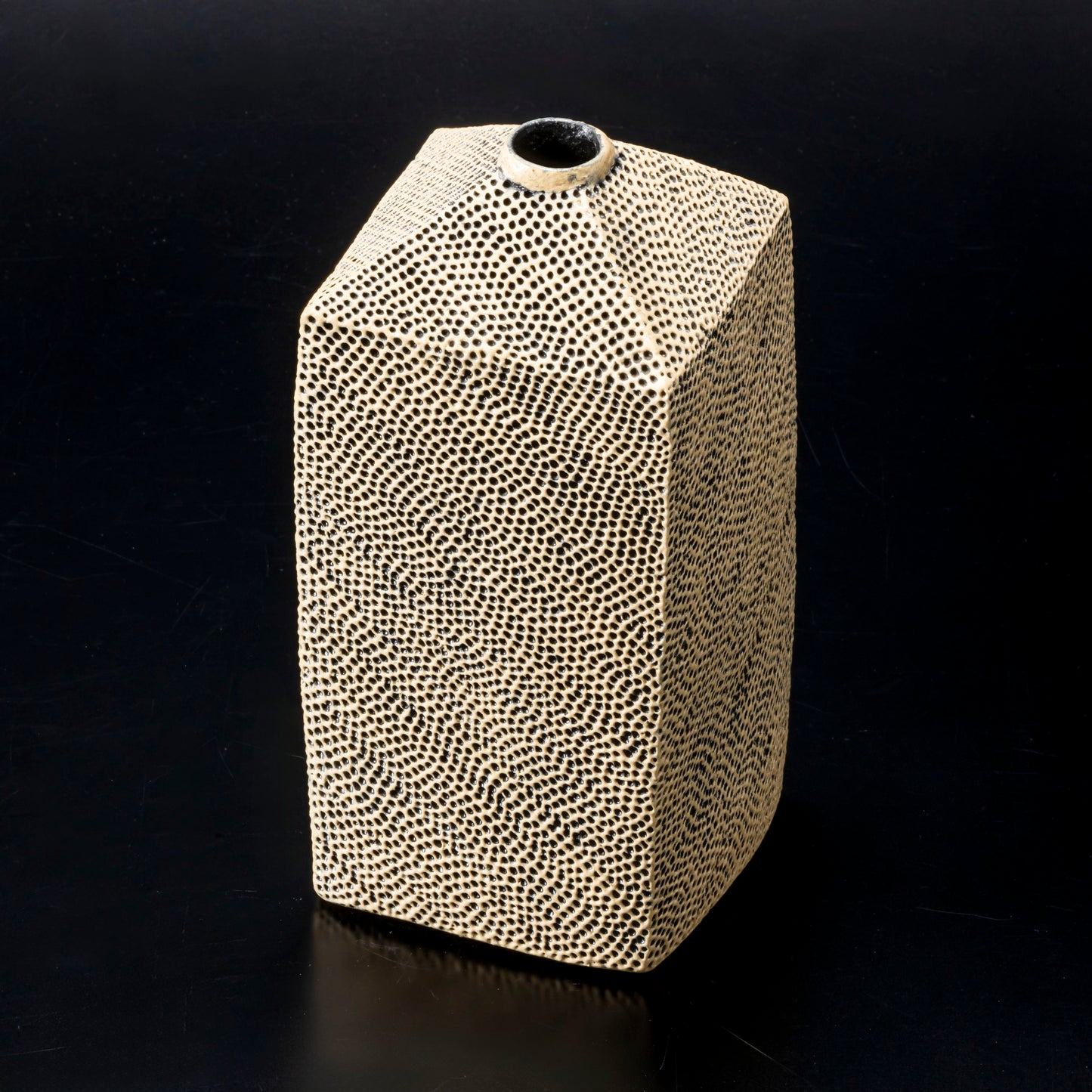 "Tenkokumon" vessel [square/flower vase]