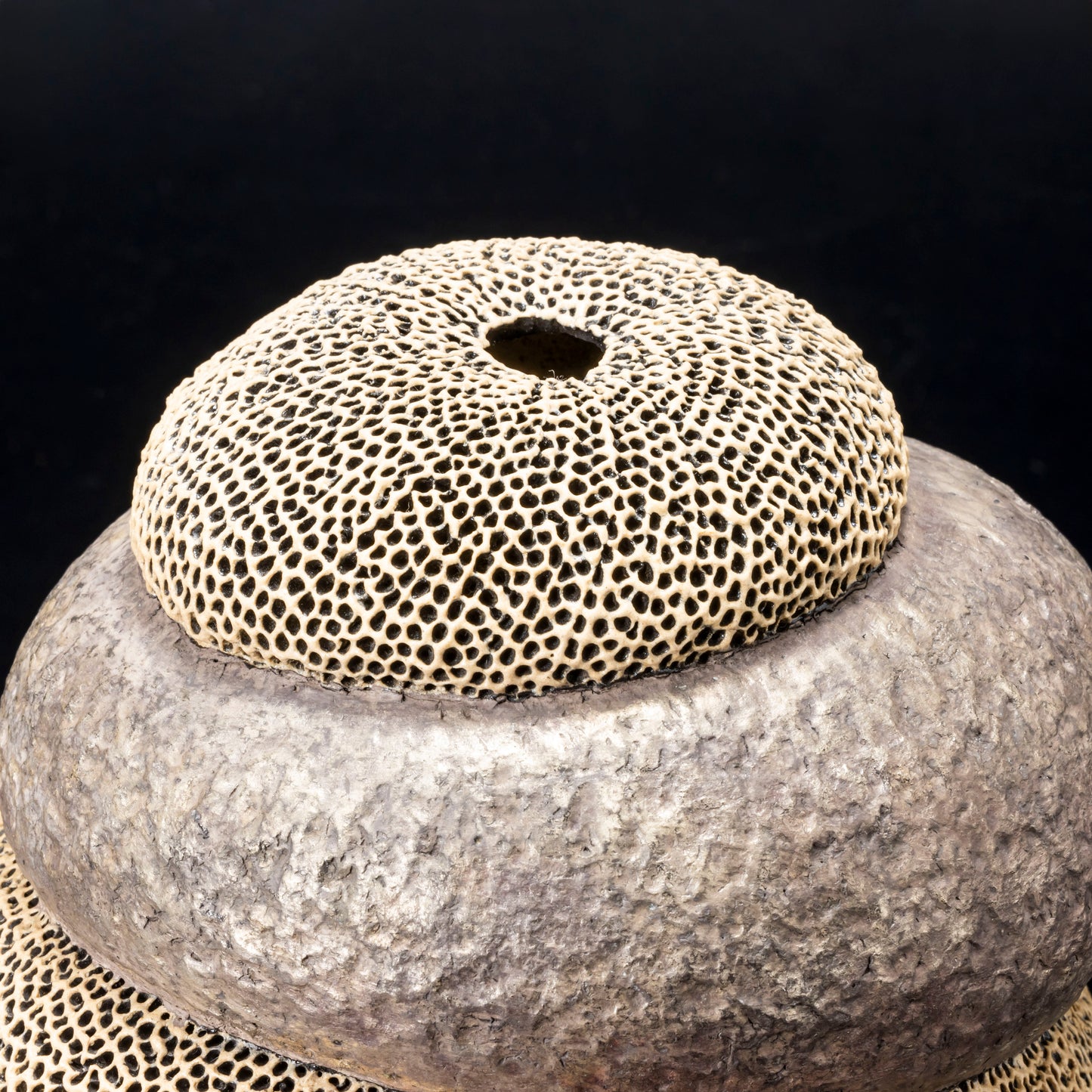 "Tenkokumon" vessel [Stonework/Flower Vase]